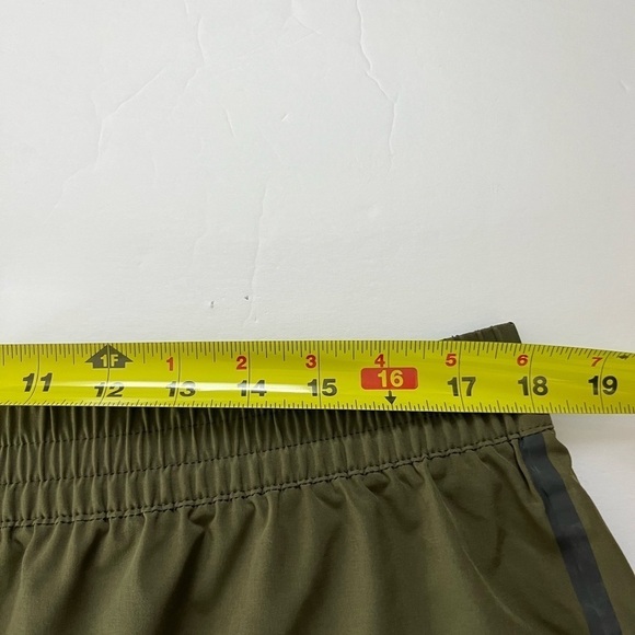 Outerknown Active Army Green Shorts New with Tags XL - Picture 3 of 5